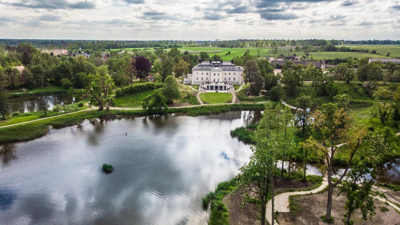 Palac Komierowo Sępólno Krajeńskie Exterior foto